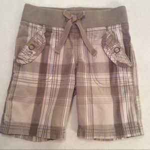 🤑Green Soda plaid shorts. Size 4.